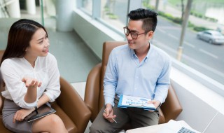 一句话介绍自己简介（一句话介绍自己简介100字）
