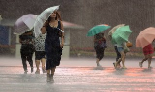 梦见狂风暴雨 梦见狂风暴雨房屋倒塌,自己没事