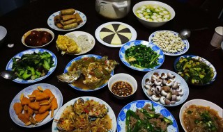 和朋友吃饭发朋友圈的好句子（和朋友吃饭发朋友圈的好句子简短）