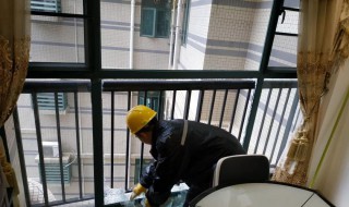 如何防止台风吹爆玻璃（防止台风吹爆玻璃的方法）