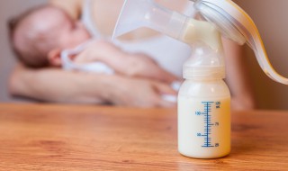 冰箱储存母乳的正确方法（冰箱储存母乳的注意事项）