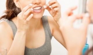 如何正确使用牙线（如何正确使用牙线棒视频）