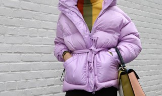 洗完羽绒服里面全是块怎么办（羽绒服洗后成块怎么办）