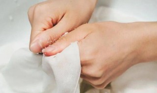 衣服上有白斑洗不去怎么办 白色衣服起斑点了怎么洗掉