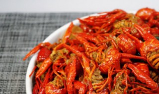 吃了啤酒煮的小龙虾可以喂奶吗 吃了啤酒煮的小龙虾可以喂奶吗宝宝