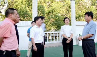 初中教师节做什么礼物给老师（初中教室节送给老师什么礼物）