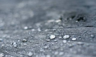享受下雨天的心情短语 下雨的有意境的短句子