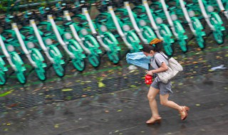 狂风暴雨幽默的说说 狂风暴雨幽默的说说晚安