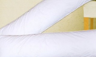 等身抱枕枕芯用什么材料好 等身抱枕枕芯什么材料填充最好
