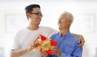 父亲节礼物40岁（父亲节送什么礼物40岁）