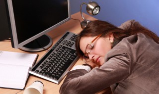 如何确保学生睡眠充足（怎样保证学生充足的睡眠时间）