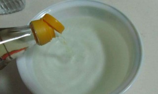 白醋浇花的正确方法（白醋如何浇花）