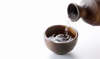 酒可以代替酒精消毒吗（酒精消毒液和医用酒精一样吗）
