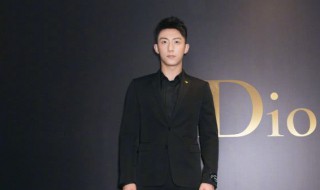 黑色衬衣泛白怎么处理（黑色衬衣泛白怎么处理好）