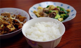 电饭煲怎么蒸米饭（电饭煲怎么蒸米饭按哪个开关）