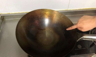 铁锅反复生锈怎么处理（铁锅反复生锈怎么处理小苏打）