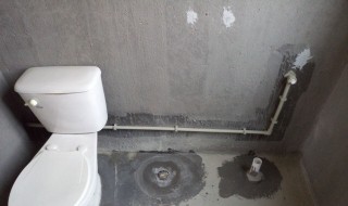 马桶排水管边缘如何做防水（马桶排水扁管）