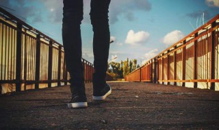 人为什么活着精辟回答（人为什么活着精辟回答,人活着的意义经典语录）