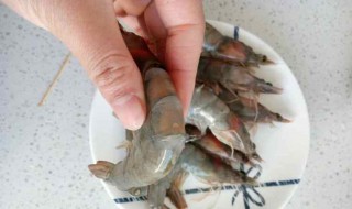 怎样挑虾线（怎样挑虾线的视频）