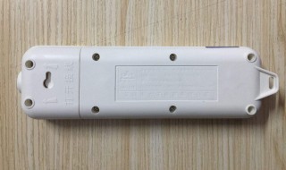 接线板上的插孔为什么没有一孔的（插线板上为什么没有一个孔的）