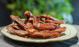 怎么选择冻鸭翅（怎么选择冻鸭翅的好坏）