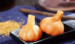 吃生蒜有什么好处坏处（吃生蒜的好坏处）