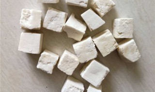 赤茯苓和白茯苓的区别 赤茯苓和白茯苓的区别在哪里