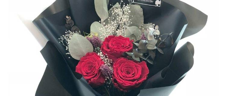 包起来的花束如何保鲜（包起来的花束如何保鲜储存）