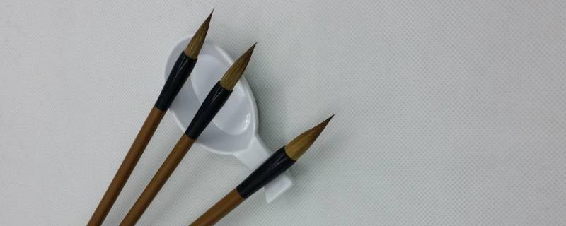 毛笔上的金墨怎么洗掉（用金墨毛笔怎么洗）