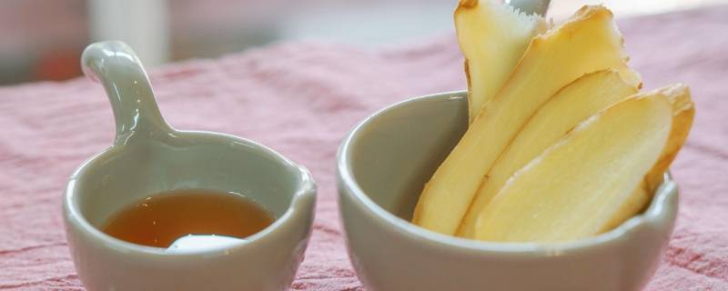蜂蜜泡姜什么时候喝好（蜂蜜泡姜什么时候喝好一点）