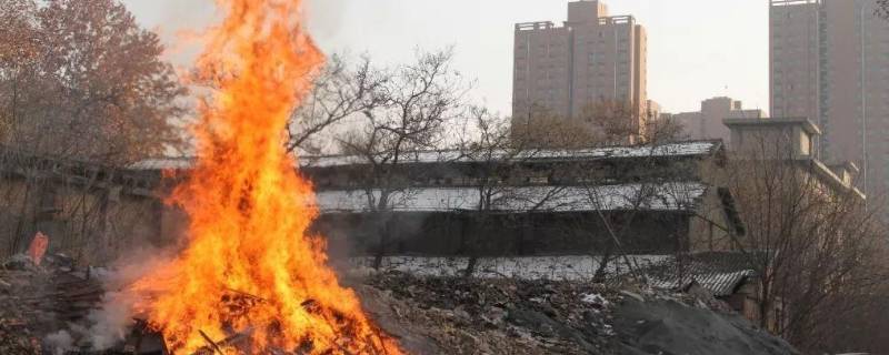 可燃固体火灾应用什么灭火器灭火 可燃固体火灾应用什么灭火器灭火的