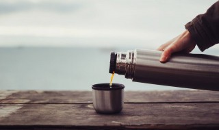 保温杯外面发黄怎样清洗干净（保温杯外部变黄怎么清洗）