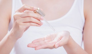 水和精华可以放冰箱吗（精华液放冰箱可以吗）